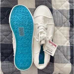 NWT Blow Fish Malibu Sneakers, white size 7.5 $18